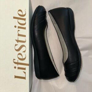 Life Stride black flats, Size 8.5